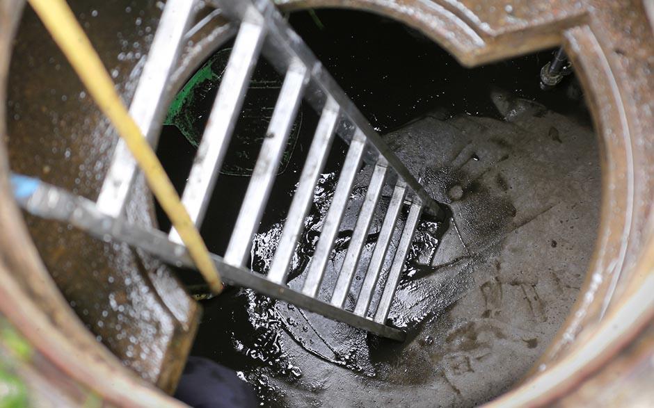 comment déboucher les wc avec une bouteille Suresnes